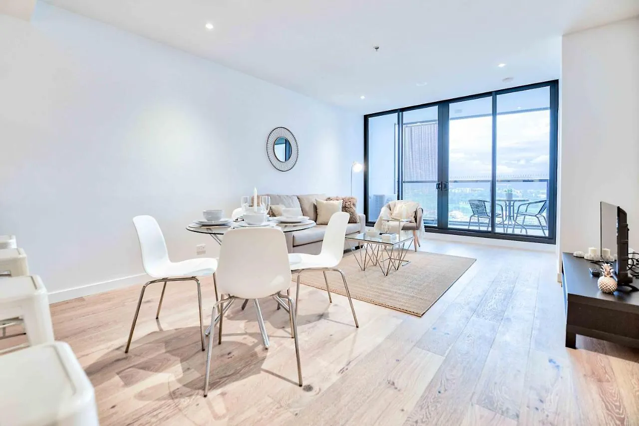 Kozyguru Fortitude Valley High Level 2 Bed Apt + Free Parking Qfv179-2612 Brisbane Apartment